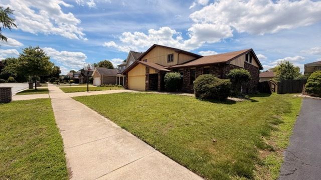 18348 Carriage Lane, Lansing, IL 60438
