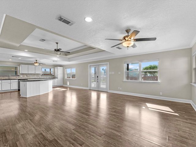 258 Barracuda Street, Hitchcock, TX 77563