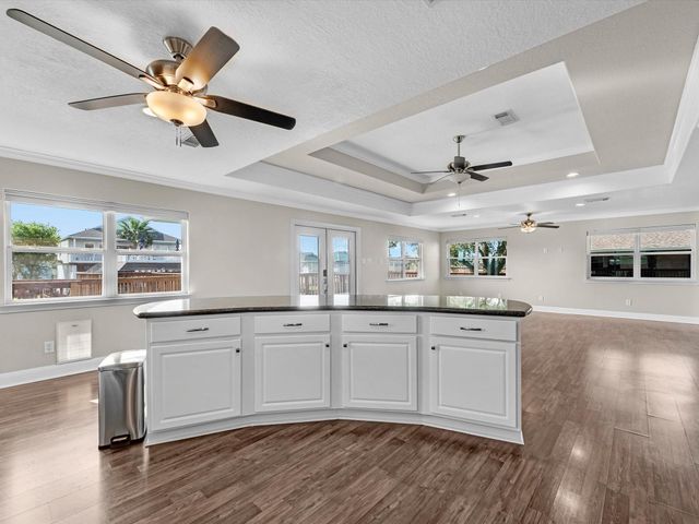 258 Barracuda Street, Hitchcock, TX 77563