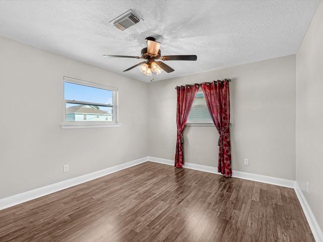 258 Barracuda Street, Hitchcock, TX 77563