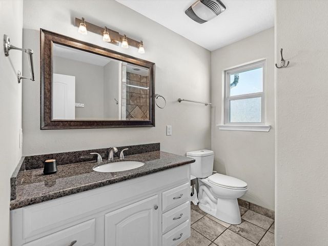 258 Barracuda Street, Hitchcock, TX 77563