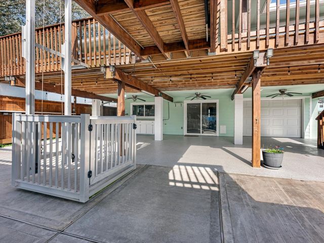 258 Barracuda Street, Hitchcock, TX 77563