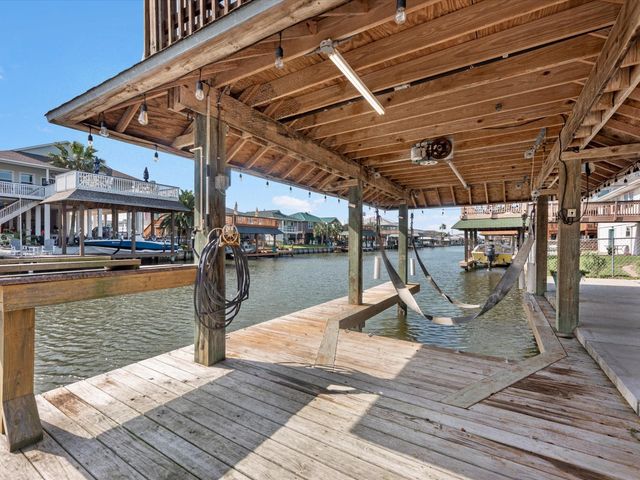 258 Barracuda Street, Hitchcock, TX 77563