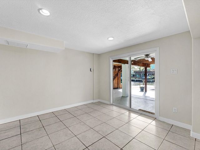 258 Barracuda Street, Hitchcock, TX 77563