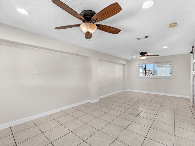 258 Barracuda Street, Hitchcock, TX 77563