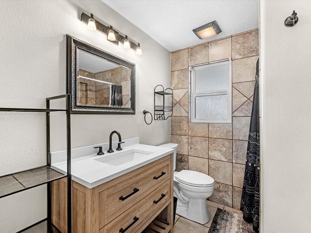 258 Barracuda Street, Hitchcock, TX 77563