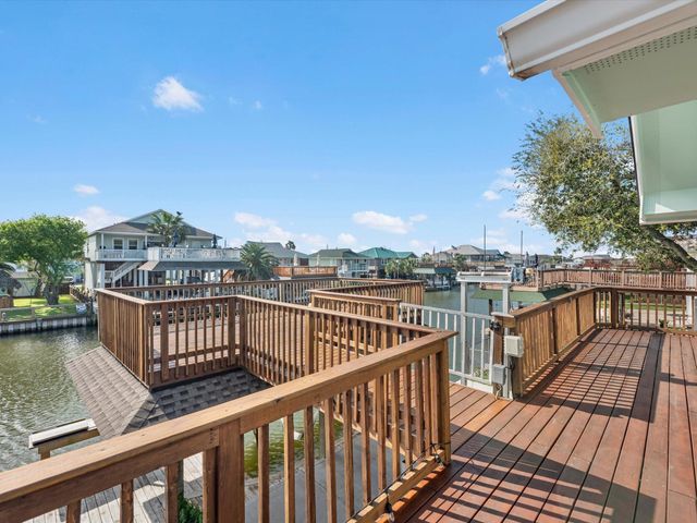 258 Barracuda Street, Hitchcock, TX 77563