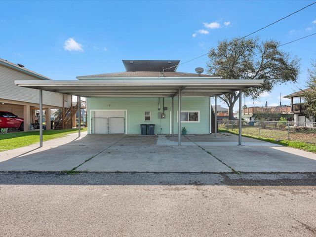 258 Barracuda Street, Hitchcock, TX 77563