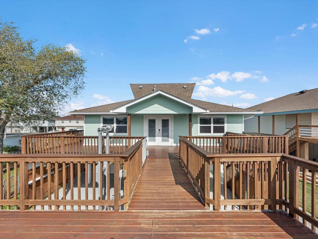 258 Barracuda Street, Hitchcock, TX 77563