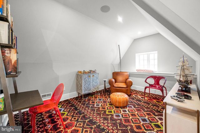 135 FISHERS RD, Bryn Mawr, PA 19010