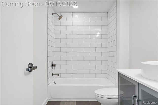 211 E 9 Mile Road 206, Ferndale, MI 48220