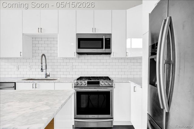 211 E 9 Mile Road 206, Ferndale, MI 48220