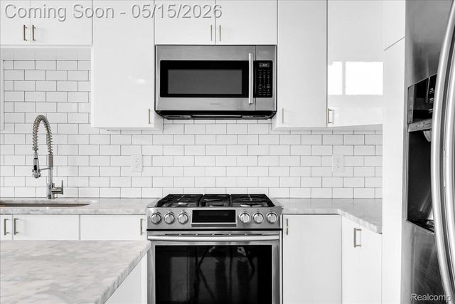 211 E 9 Mile Road 206, Ferndale, MI 48220