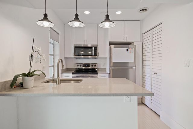 410 SE 13th Street 2, Fort Lauderdale, FL 33316