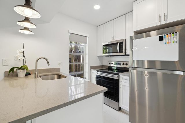 410 SE 13th Street 2, Fort Lauderdale, FL 33316