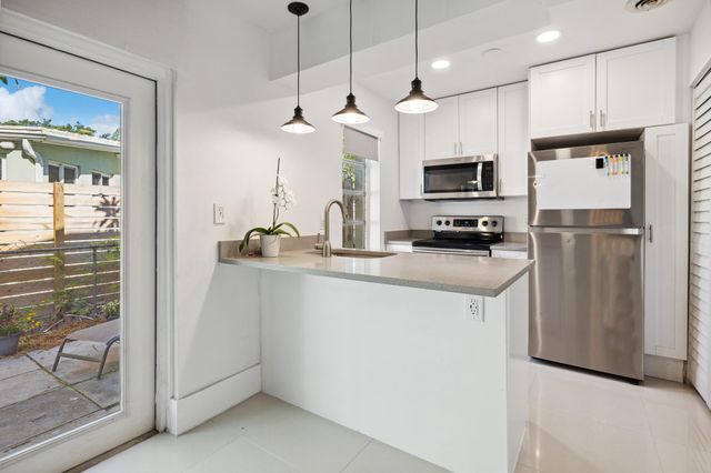 410 SE 13th Street 2, Fort Lauderdale, FL 33316