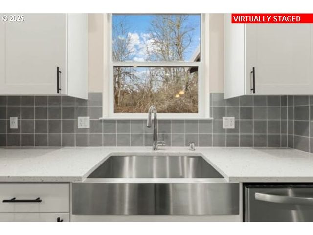 10536 Se HERITAGE Rd, Happy Valley, OR 97086