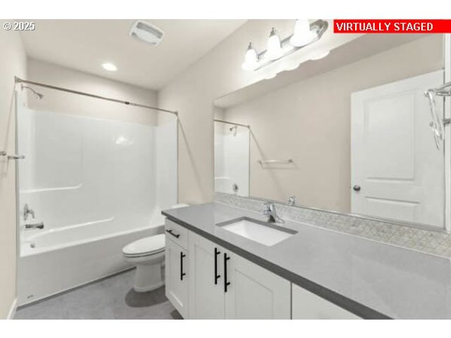 10536 Se HERITAGE Rd, Happy Valley, OR 97086