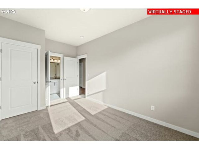 10536 Se HERITAGE Rd, Happy Valley, OR 97086