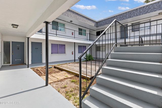 303 Ridge Blvd Apt 207, South Daytona, FL 32119