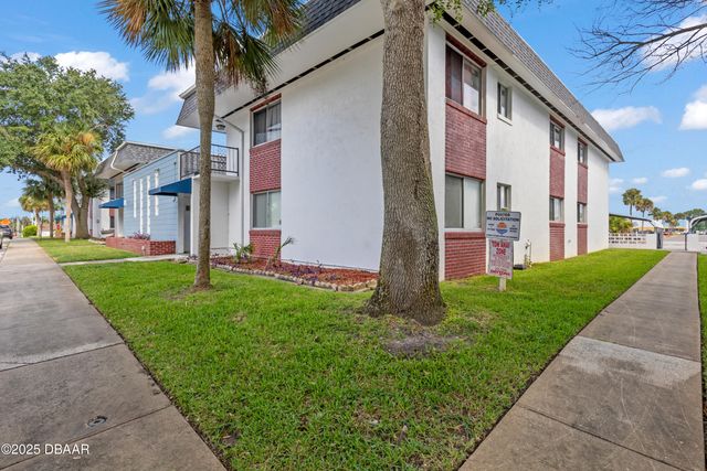 303 Ridge Blvd Apt 207, South Daytona, FL 32119