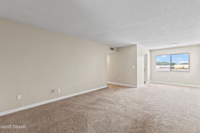 303 Ridge Blvd Apt 207, South Daytona, FL 32119