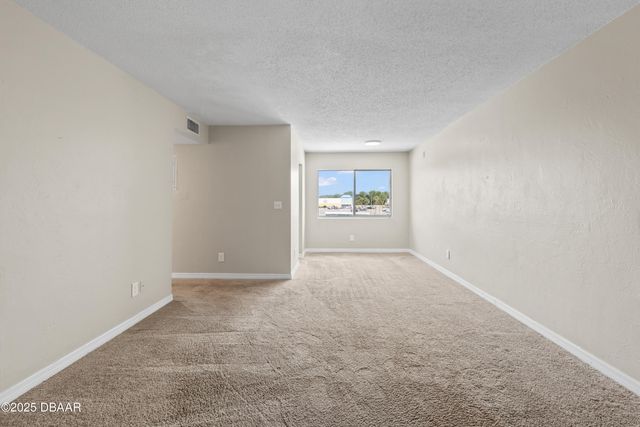 303 Ridge Blvd Apt 207, South Daytona, FL 32119