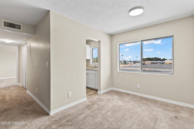 303 Ridge Blvd Apt 207, South Daytona, FL 32119