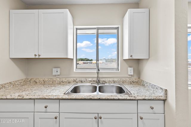 303 Ridge Blvd Apt 207, South Daytona, FL 32119