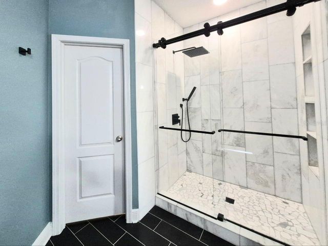 6913 S WALL STREET, Tampa, FL 33616