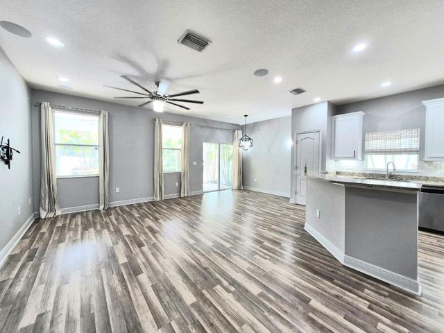6913 S WALL STREET, Tampa, FL 33616