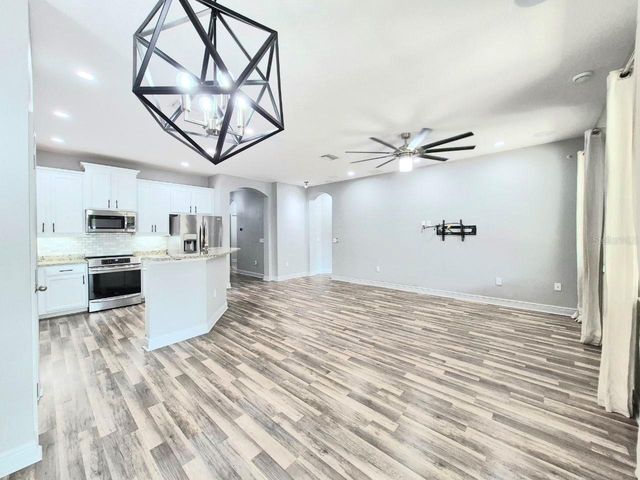 6913 S WALL STREET, Tampa, FL 33616