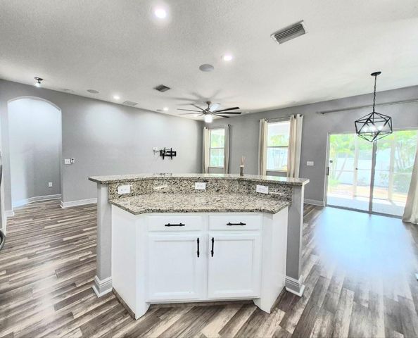 6913 S WALL STREET, Tampa, FL 33616