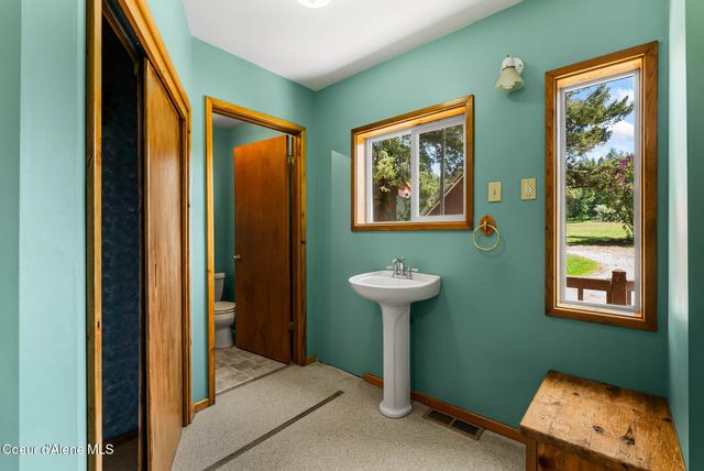 288 Lignite Rd, Sagle, ID 83860