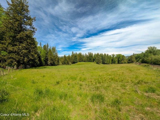 288 Lignite Rd, Sagle, ID 83860