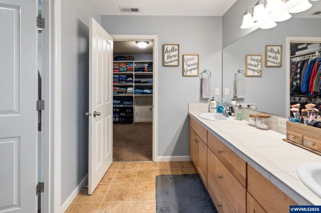 2504 Laura Vista Dr NW, Albany, OR 97321