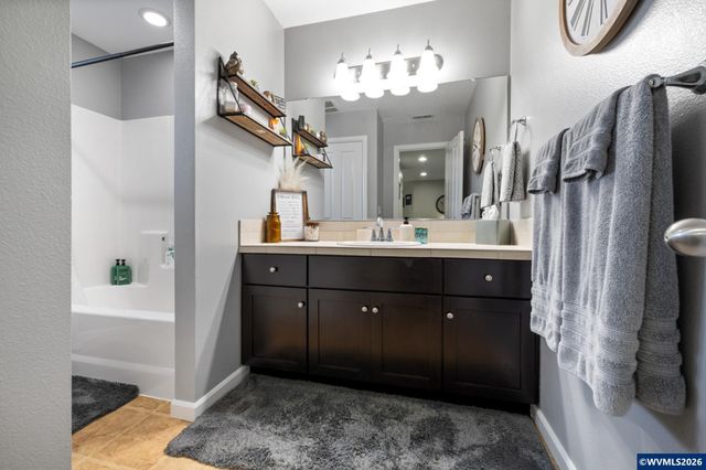 2504 Laura Vista Dr NW, Albany, OR 97321