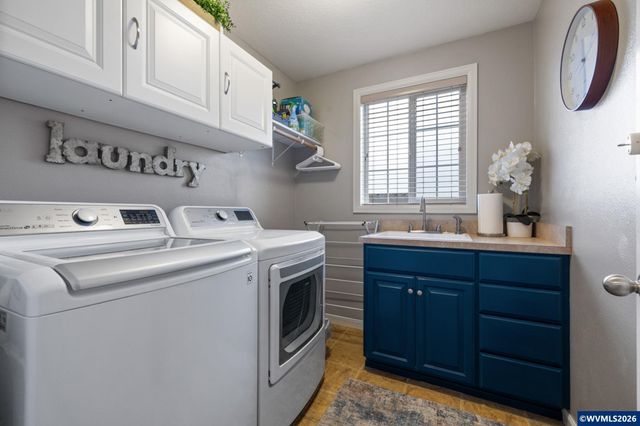 2504 Laura Vista Dr NW, Albany, OR 97321