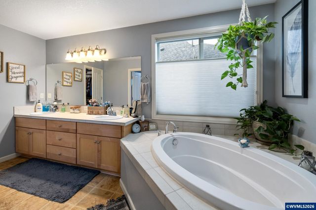 2504 Laura Vista Dr NW, Albany, OR 97321