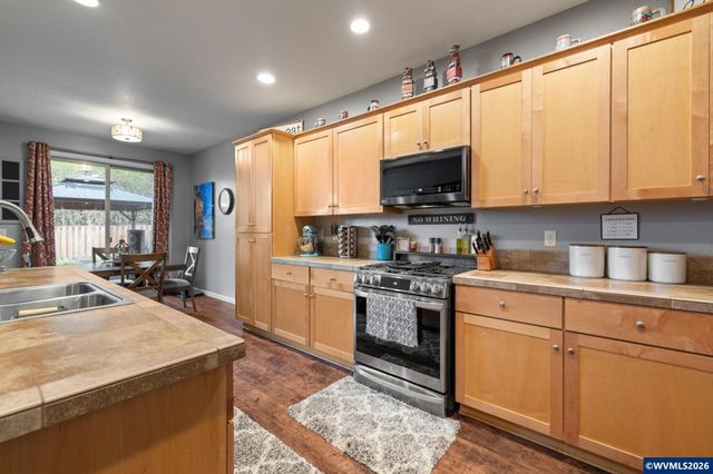 2504 Laura Vista Dr NW, Albany, OR 97321