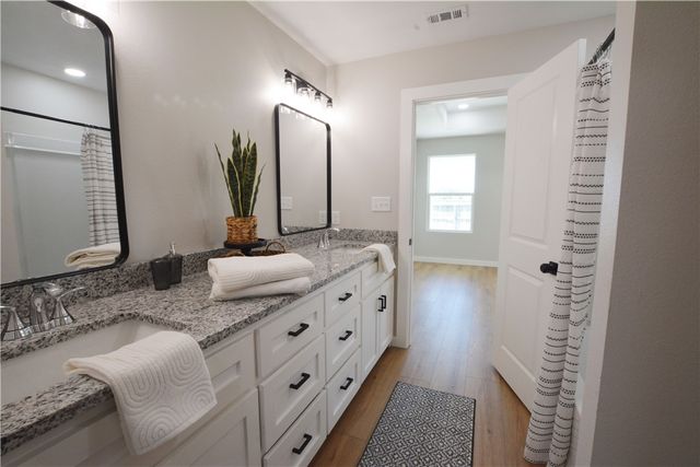 421 Valerie St, Corpus Christi, TX 78418