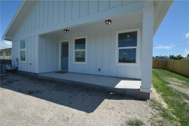 421 Valerie St, Corpus Christi, TX 78418