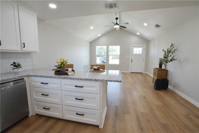 421 Valerie St, Corpus Christi, TX 78418