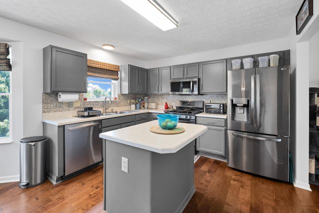 3132 Menzola Drive, Columbus, OH 43228
