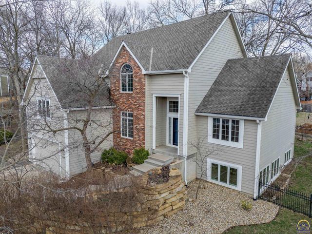 1128 Dubs Ct, Lawrence, KS 66049