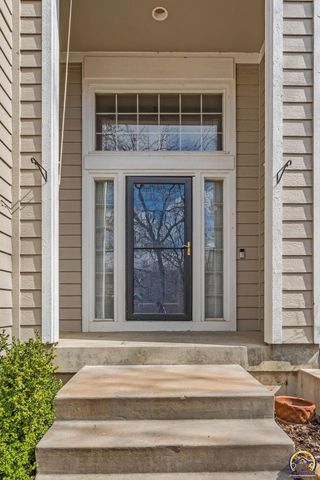 1128 Dubs Ct, Lawrence, KS 66049