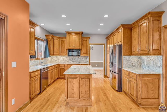 1128 Dubs Ct, Lawrence, KS 66049