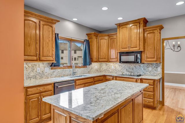 1128 Dubs Ct, Lawrence, KS 66049