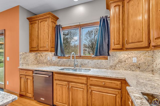 1128 Dubs Ct, Lawrence, KS 66049