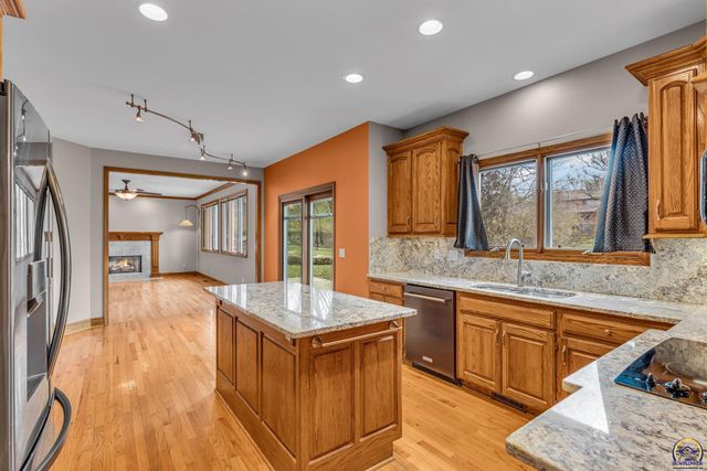 1128 Dubs Ct, Lawrence, KS 66049